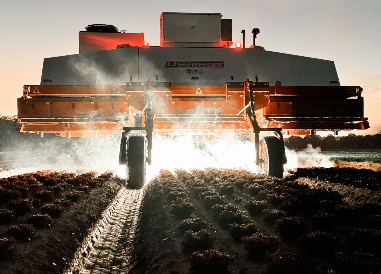 O LaserWeeder da Carbon Robotics opera em fazendas na América do Norte, Austrália e Europa