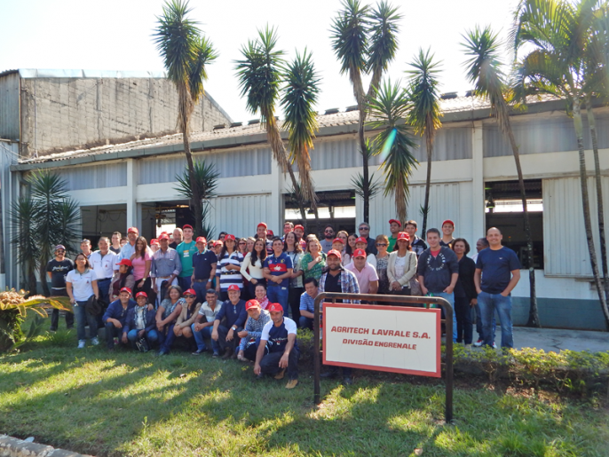 Produtores de Brasília realizam visita técnica à fábrica da Agritech