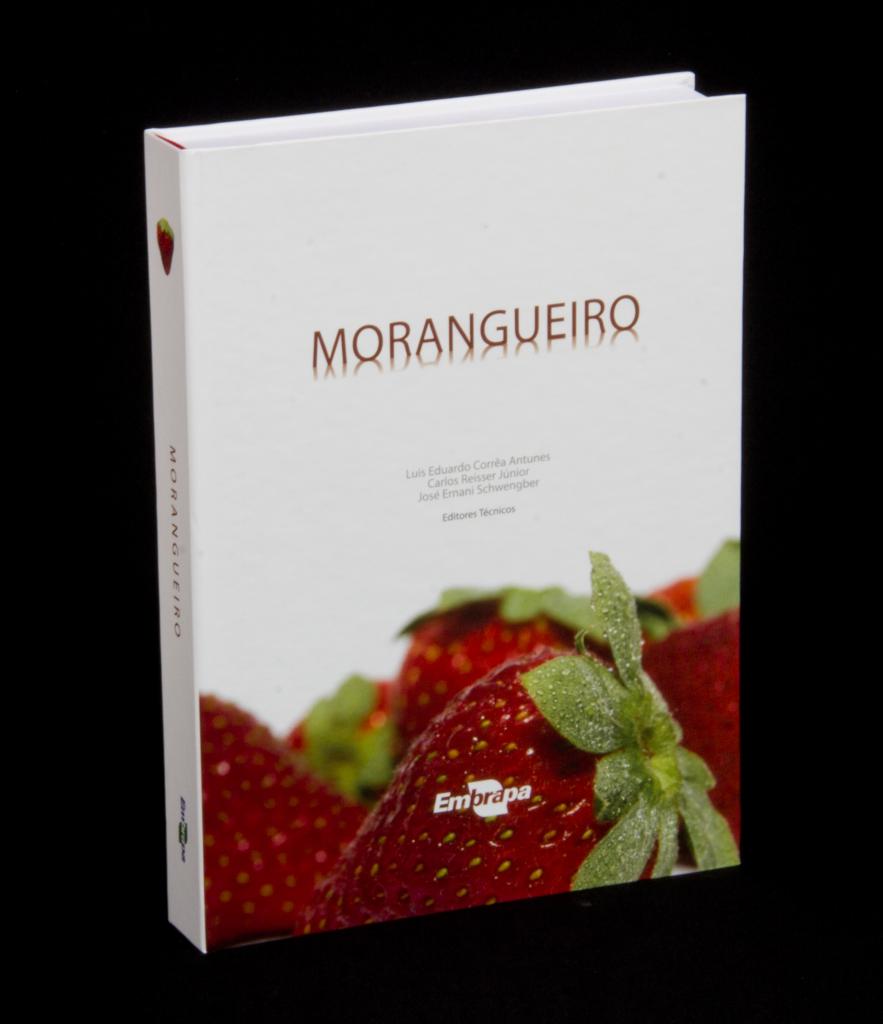 25 anos da Embrapa Clima Temperado é marcado por lançamento de livro técnico sobre Morango