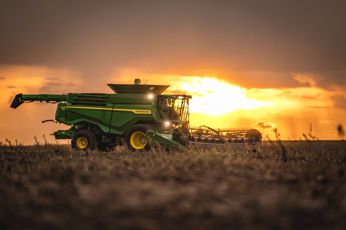 John Deere presents X9 harvester at Agrishow 2024 - Revista Cultivar