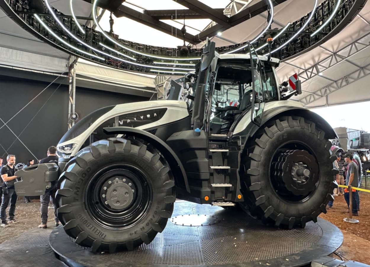 Valtra lança tratores da Série S6 na Agrishow 2025