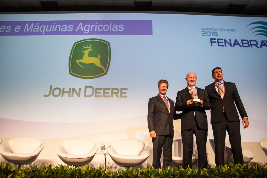 John Deere recebe prêmio de concessionários do Brasil