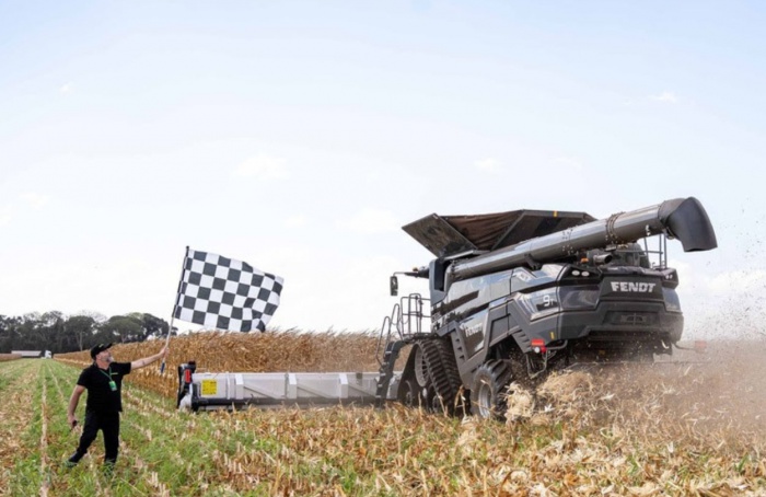 Fendt Ideal colhe 2.599 toneladas de milho em 24 horas