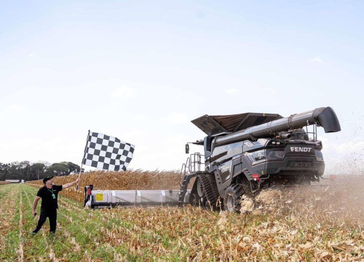 Fendt Ideal colhe 2.599 toneladas de milho em 24 horas