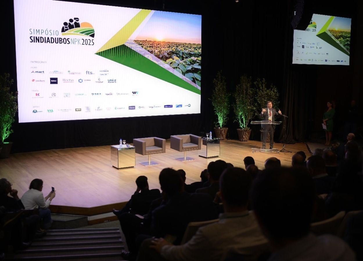 Simpósio Sindiadubos reúne setor de fertilizantes em Curitiba