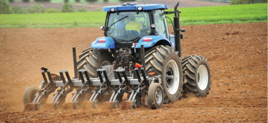 Uso de máquinas agrícolas para mobilização do solo