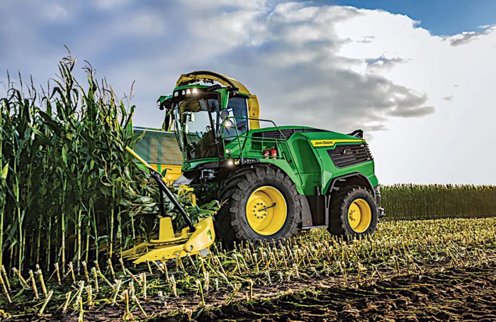 John Deere lança colhedoras F8 e F9 com mais potência