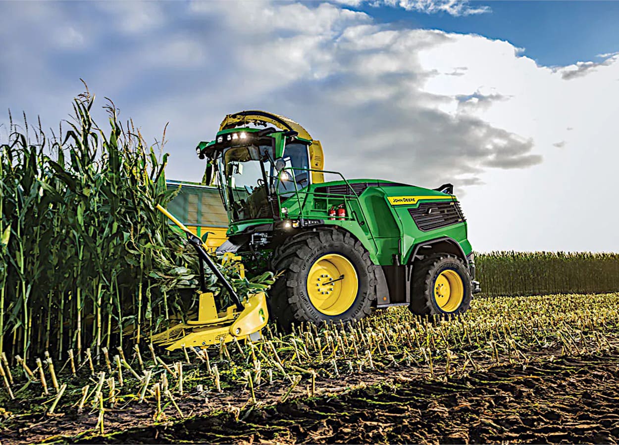 John Deere lança colhedoras F8 e F9 com mais potência