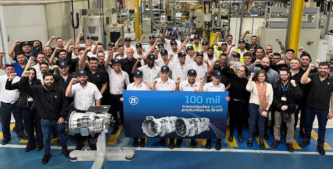 ZF comemora a produção de 100 mil transmissões 6S480 no Brasil