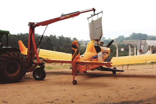 ​Guincho para abastecimento de avião é uma das novidades da Agrimec para a Eexpointer 2016