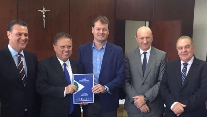 Fórum Agro MT entrega propostas do Plano Safra a Blairo Maggi