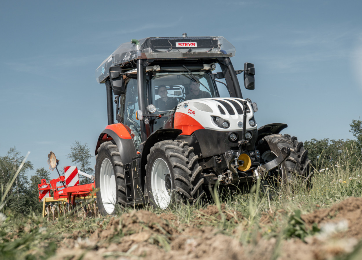 Trator FCTRAC tem como base o Steyr 4140 Expert CVT