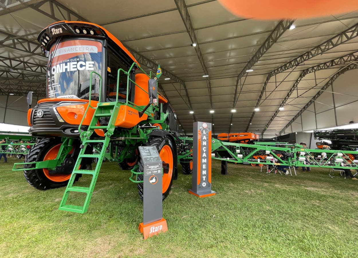 Pulverizadores são destaques da Stara na Expodireto 2025