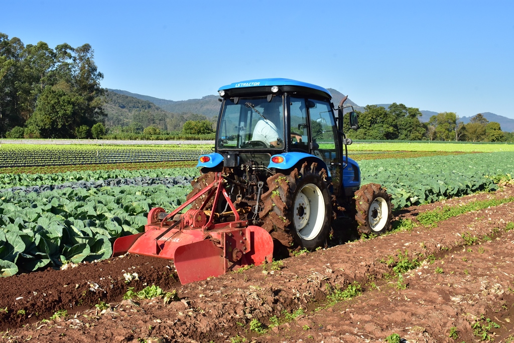 U60 utilizado pela família Papke, no interior de Caxias do Sul, na produção de hortaliças numa área de 24 hectare&nbsp; - Charles Echer