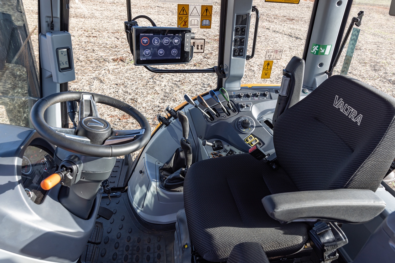 O posto de operação é baseado em cabina HiComfort Plus