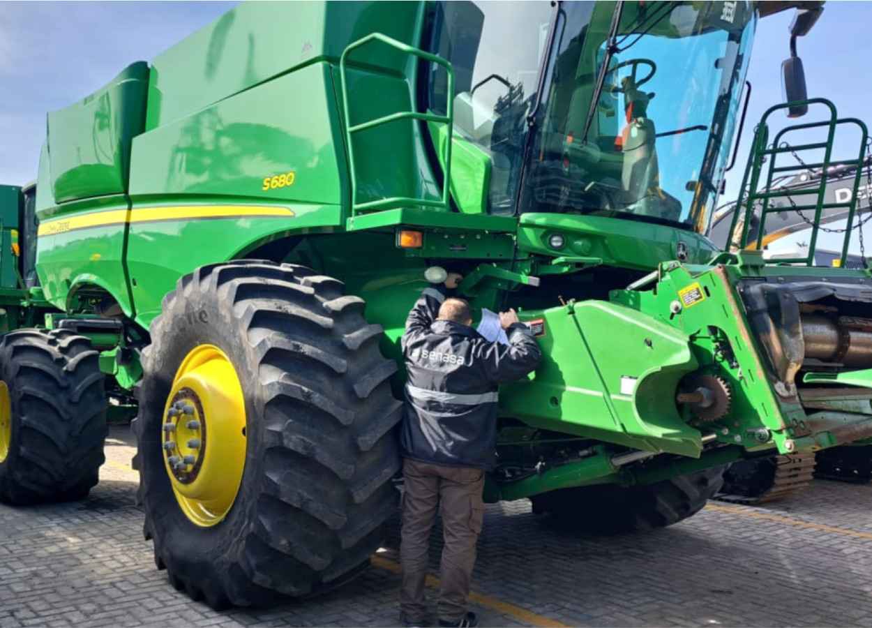 Argentina intensifica controle de máquinas agrícolas usadas para barrar pragas