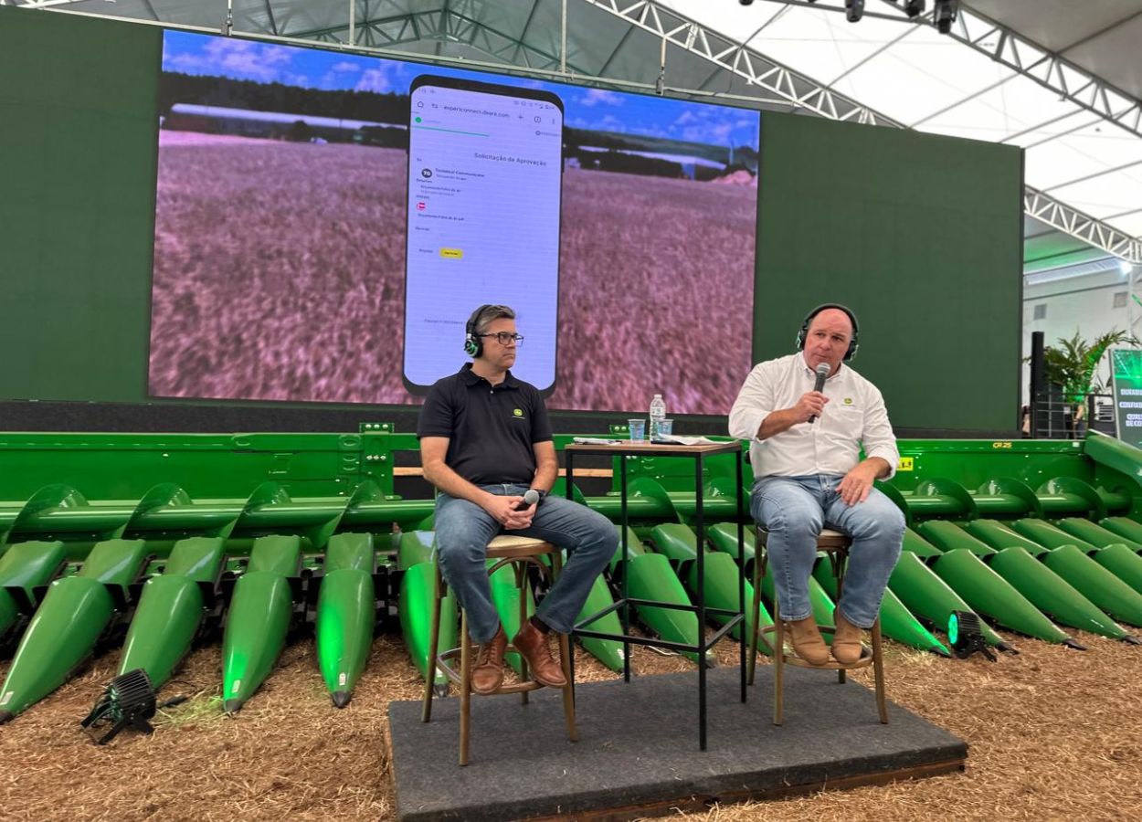 Na Agrishow, John Deere revela trator 8R movido a etanol