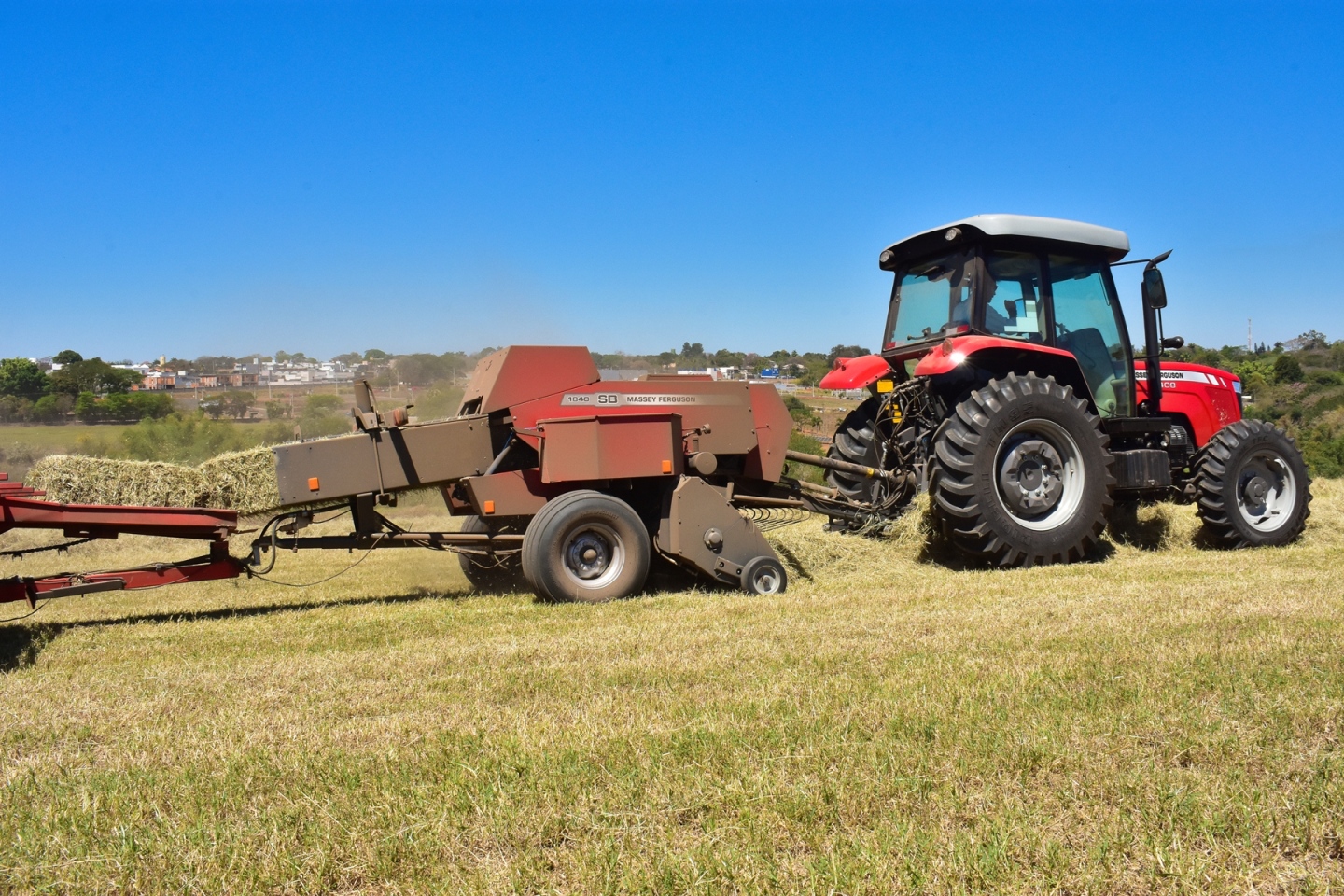 A máquina que testamos é uma MF 1840 SQBALER “model year” 2023