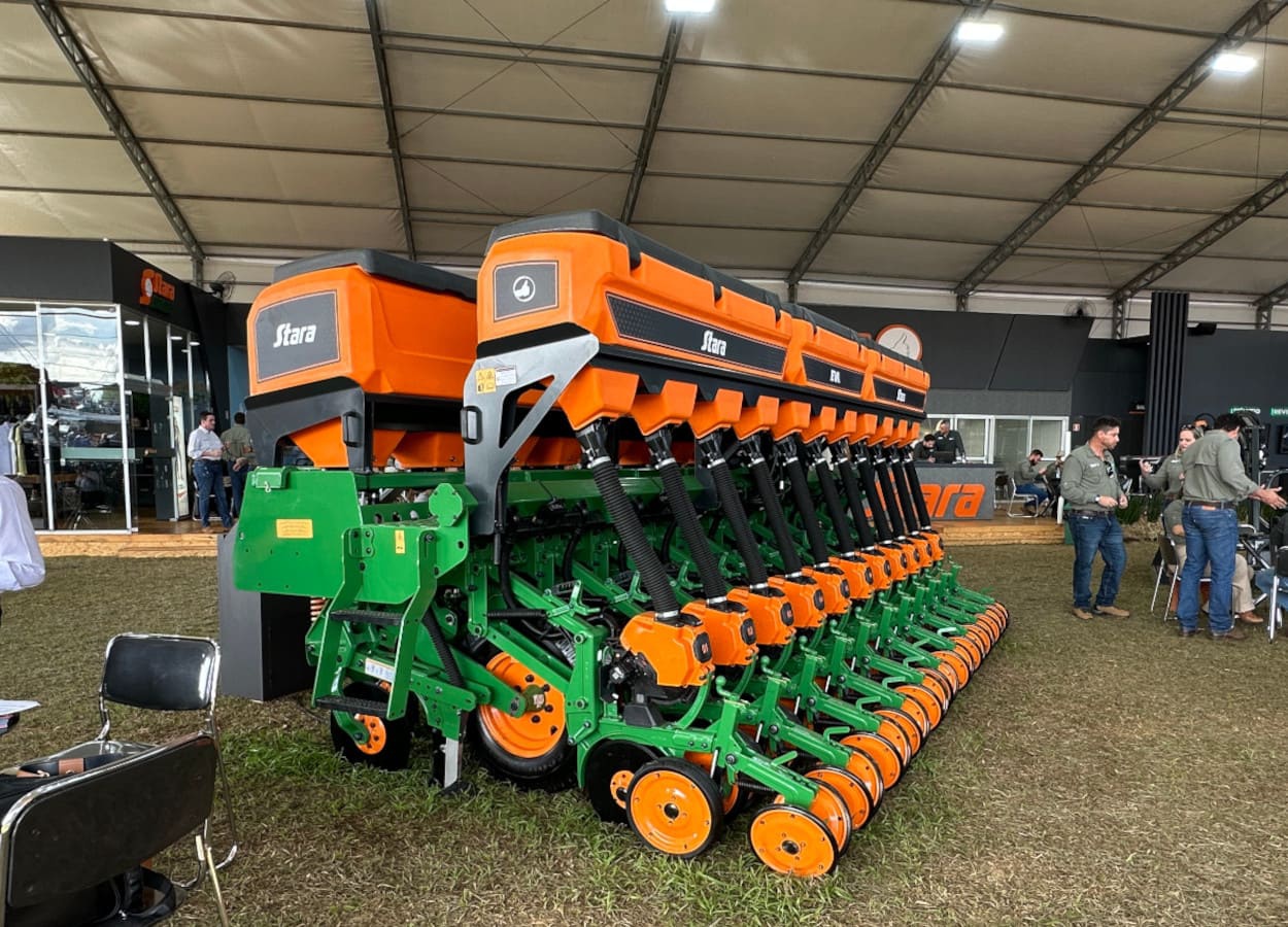 Com plantadeira Eva, Stara apresenta tecnologias na AgroBrasília 2025