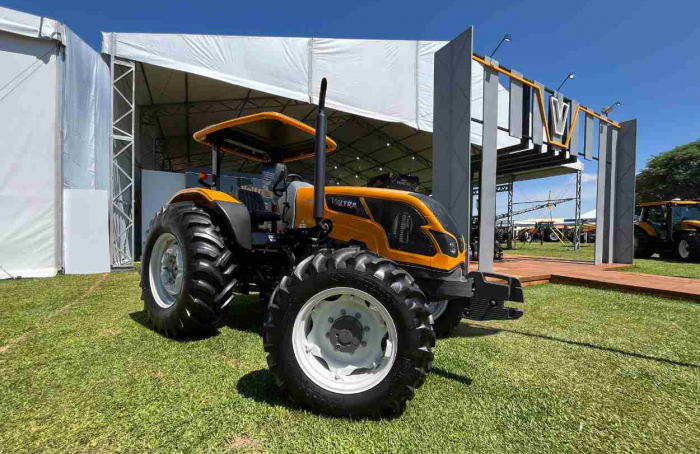 Valtra's A4 HiTech series is one of the brand's highlights for Coopavel