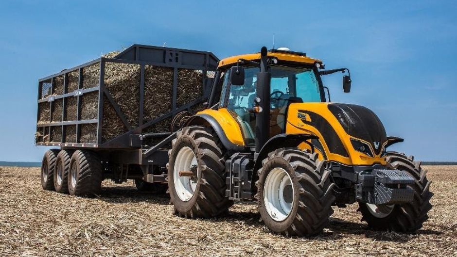 Trator da Série T CVT no cultivo de Cana