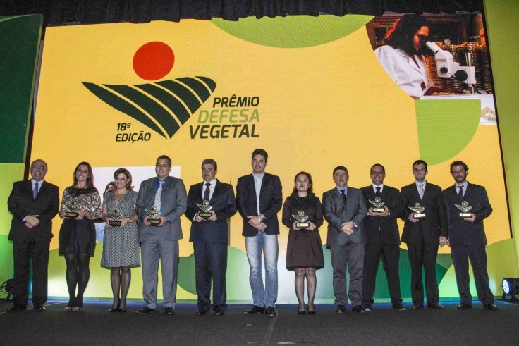 Engenheiro Agrônomo da Bayer CropScience é homenageado no Prêmio Defesa Vegetal