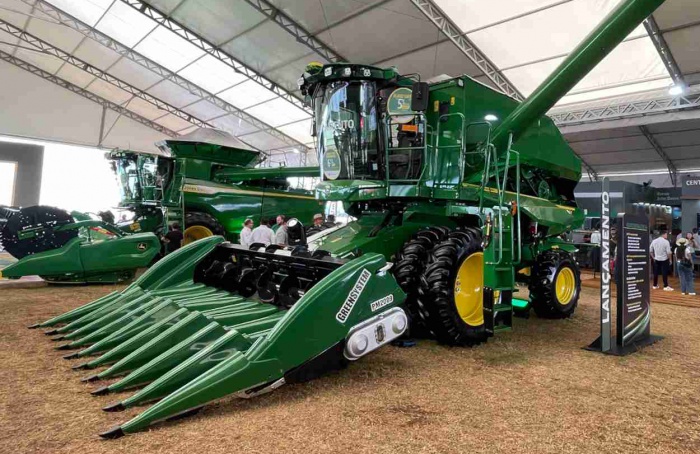 John Deere mostra colheitadeira S4 e pulverizador 1025E na Expodireto