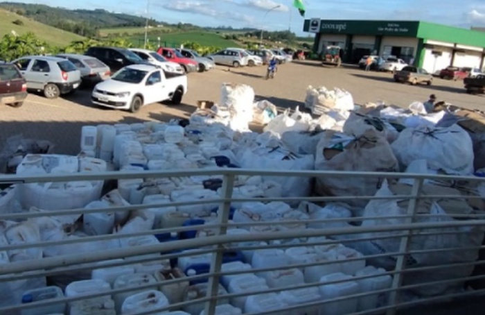 Emater collects almost 2 tons of pesticide packaging in the south of Minas