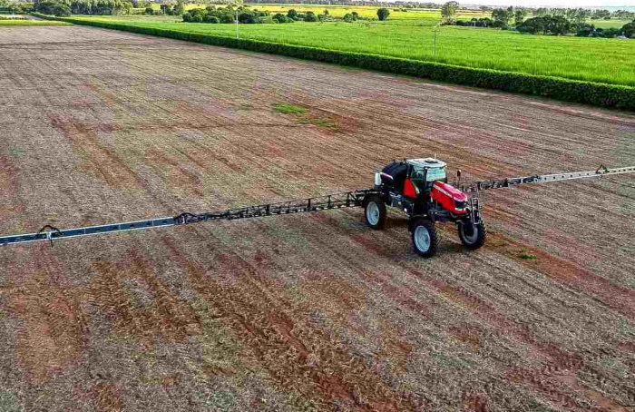Pulverizador MF 500R leva tecnologia e economia ao campo