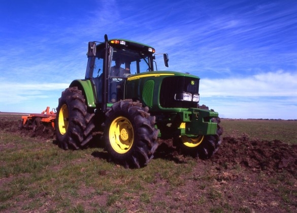 ESPECIAL EXPODIRETO: Linha de tratores utilitários cabinados é destaque da John Deere na Expodireto Cotrijal