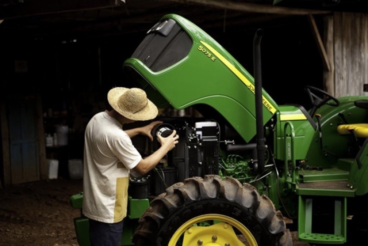 Carreta interativa da John Deere traz informação e conhecimento sobre produtos agrícolas