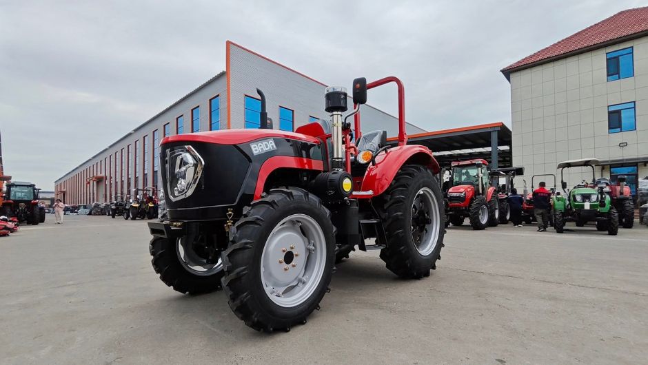 A chinesa Bada produz tratores agrícolas de esteiras, tratores utilitários econômicos para cultivo de arroz e terrenos alagados