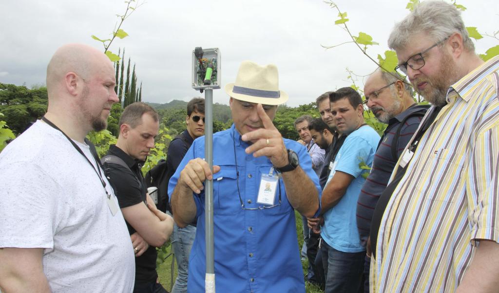 Pesquisadores discutem implantação de projeto-piloto para irrigação de precisão