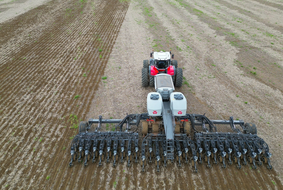 A nova Momentum ingressa em um mercado competitivo para concorrer com máquinas de 30 a 40 linhas, com espaçamentos de 45 cm e 50 cm entre linhas