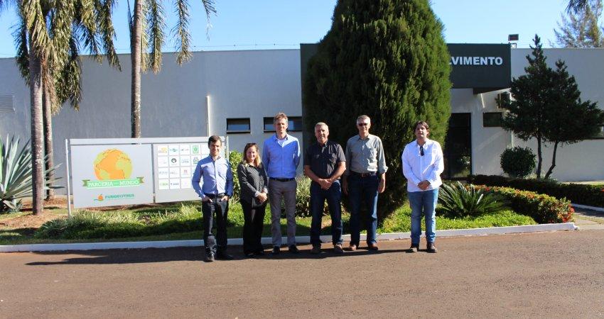 Representantes da Coca-Cola e da Pepsico visitam o Fundecitrus para conhecer pesquisas e ações para o controle do greening