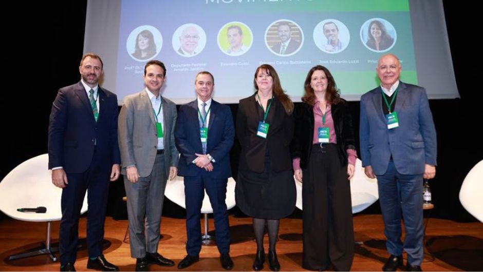 Foto: a partir da esq. Erasmo Battistella (Be8); Evandro Gussi (Unica); José Eduardo Luzzi (MBCB); Prof. Glaucia Souza; Priscilla Cortezze (Copersucar); Dep. Fed. Arnaldo Jardim