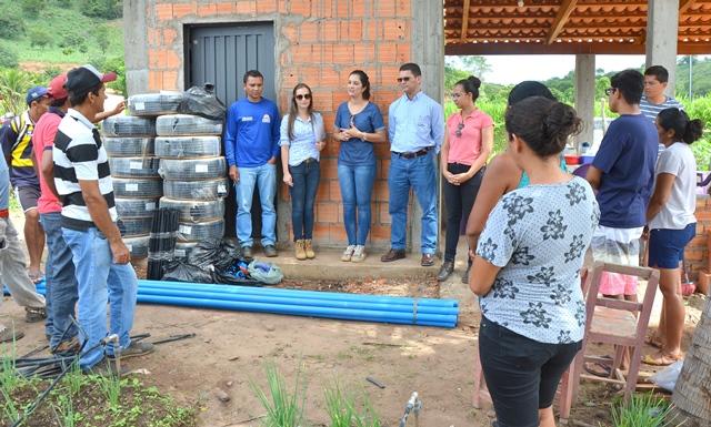 Abapa entrega kits de irrigação para pequenos produtores de São Desidério, no Oeste da Bahia