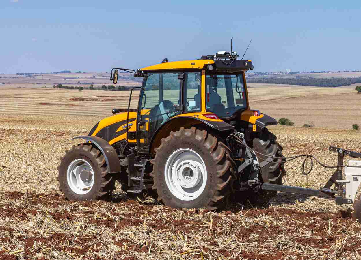 Valtra apresenta tratores A5 e A5 Hitech na Agroactiva