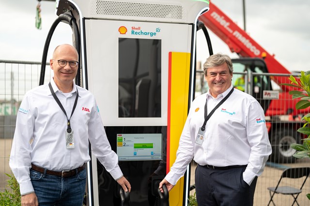 ABB e Shell lançam a primeira rede nacional do carregador de EVs mais rápido do mundo na Alemanha