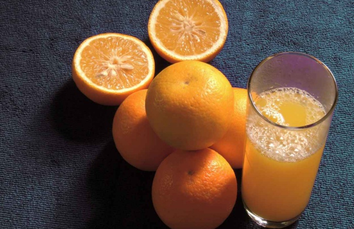 Exportações de suco de laranja recuam na safra 2025/26