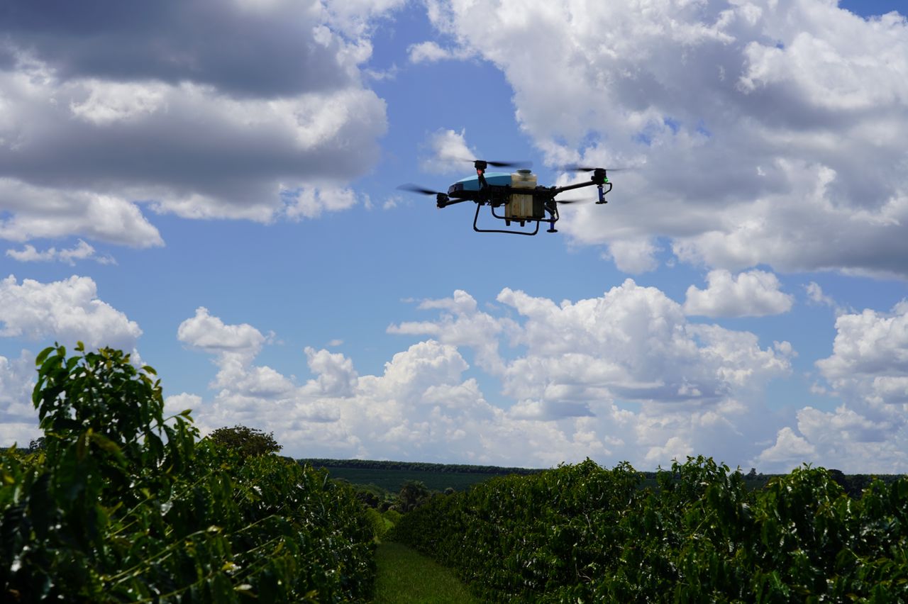 Empresa global de drones agrícolas estreia no Brasil na Agrishow