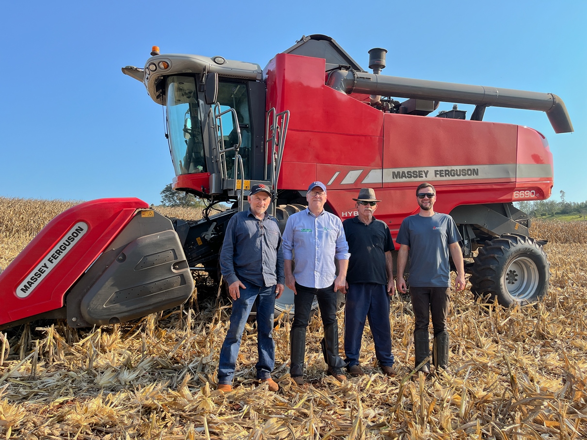 O test drive foi realizado numa área plantada pela Agrícola Cunha, no interior de Londrina, Paraná&nbsp;&nbsp;