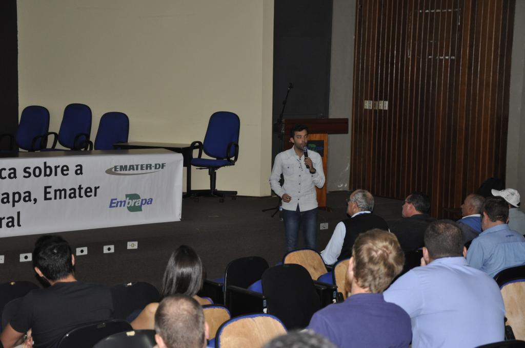 Reunião técnica capacita multiplicadores e produtores de soja no DF