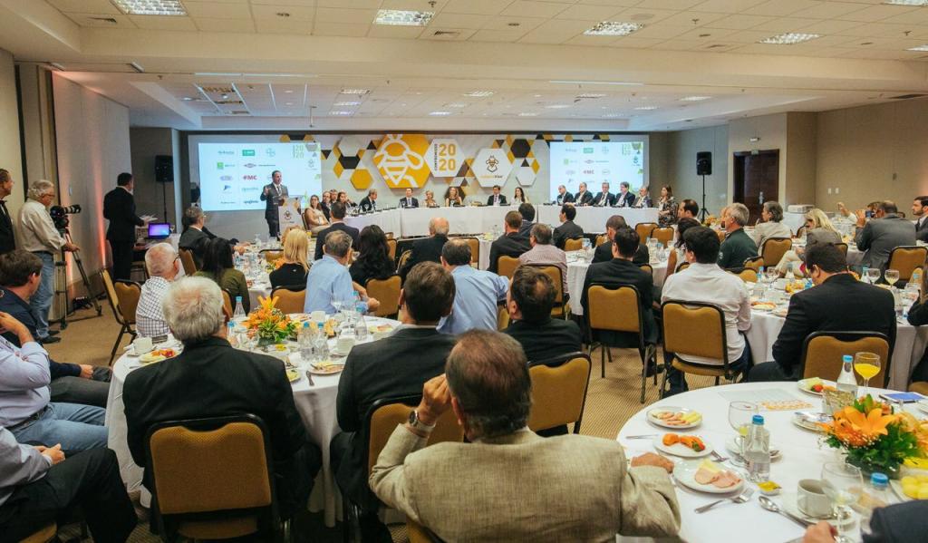 Setor de defensivos agrícolas anuncia metas até 2020 em prol das abelhas