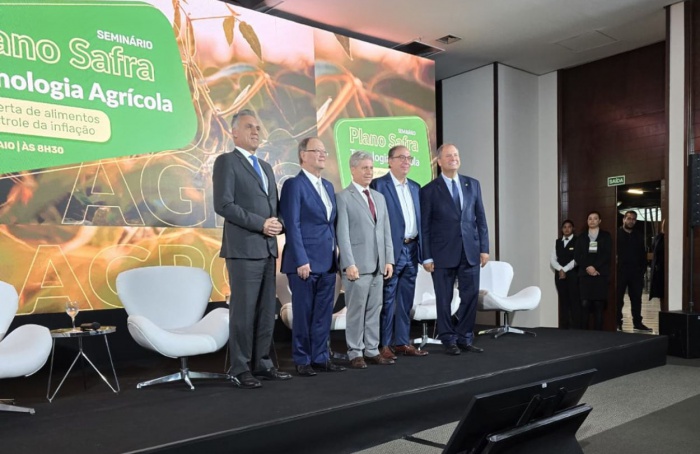 Ministro cobra modernização no Plano Safra 2025/26