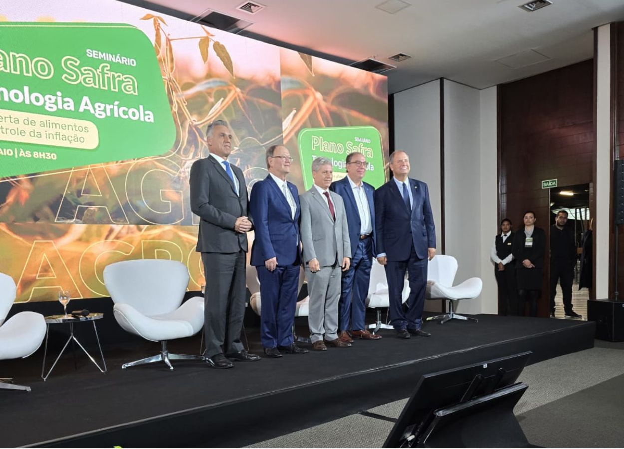 Ministro cobra modernização no Plano Safra 2025/26