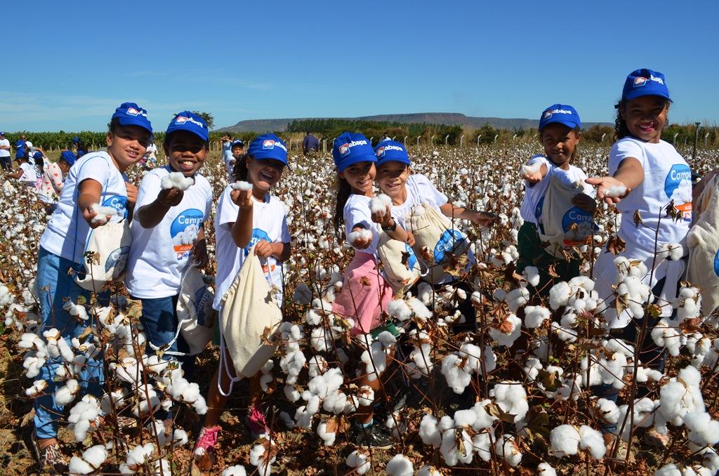 Estudantes da zona rural de Barreiras (BA) participam do projeto “Conhecendo o Campo” da Abapa