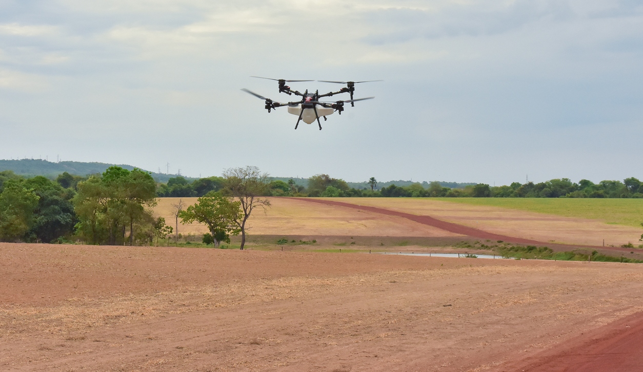 Durante as 24 horas, a variação na aplicação foi de 37 ha/h a 47 ha/h, respectivamente, as menores e as maiores