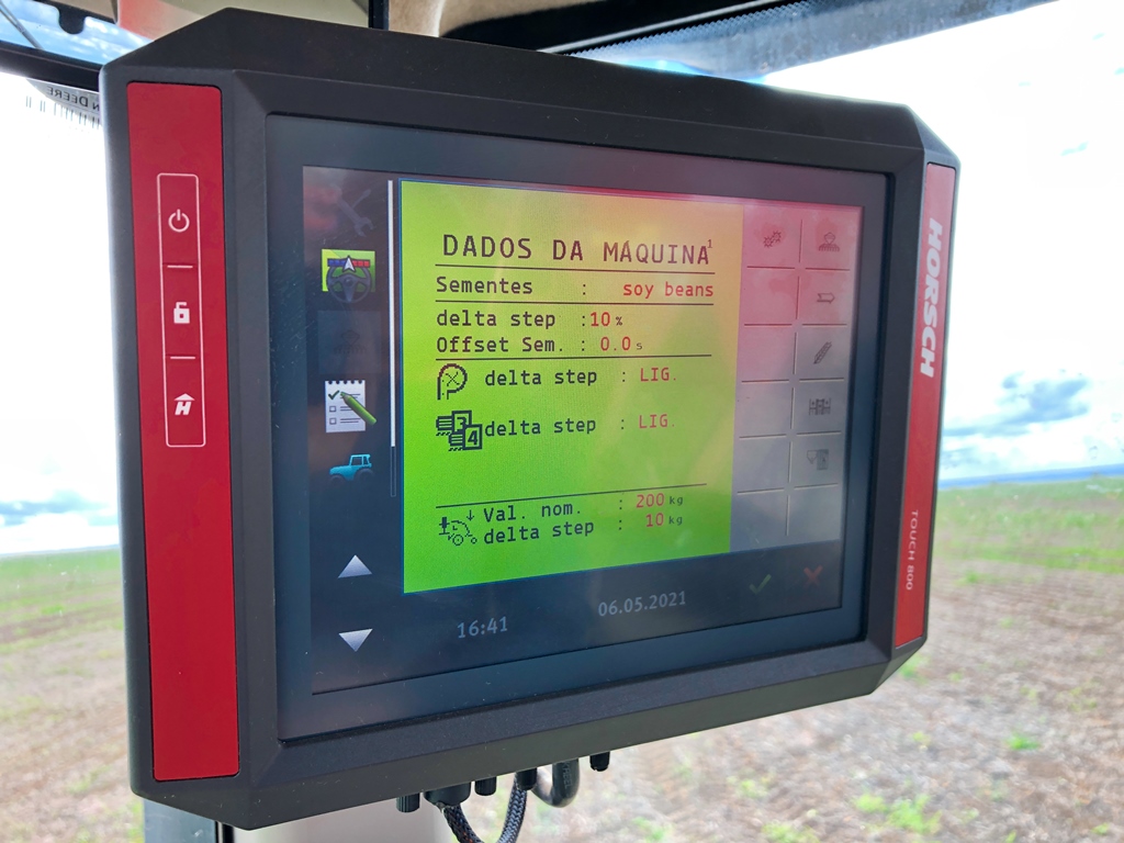 ISOBUS standard monitor provides all information, line by line, in addition to planting speed