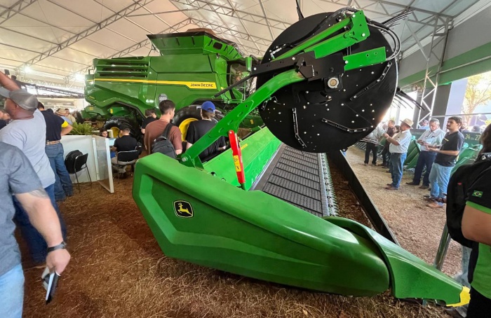 John Deere presents X9 harvester at Agrishow 2024